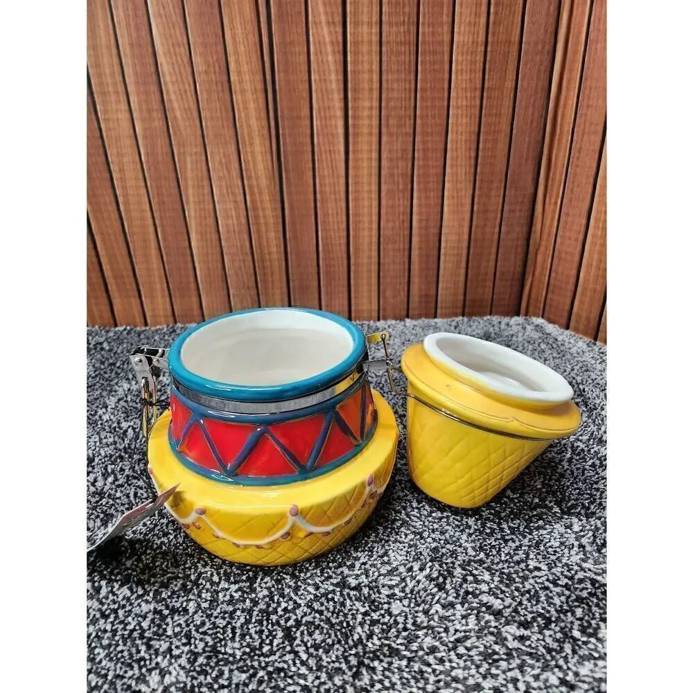 Sombrero: Ceramic Hinged Jar
